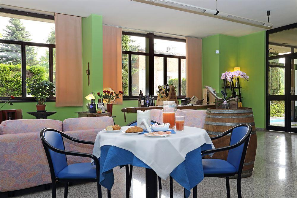 Aquamaris Otel Sala Baganza Dış mekan fotoğraf