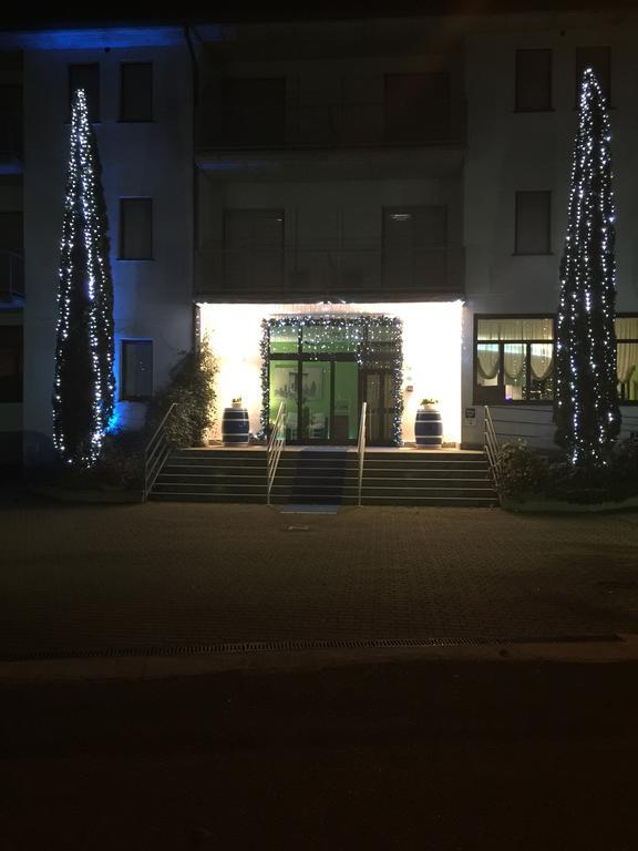 Aquamaris Otel Sala Baganza Dış mekan fotoğraf