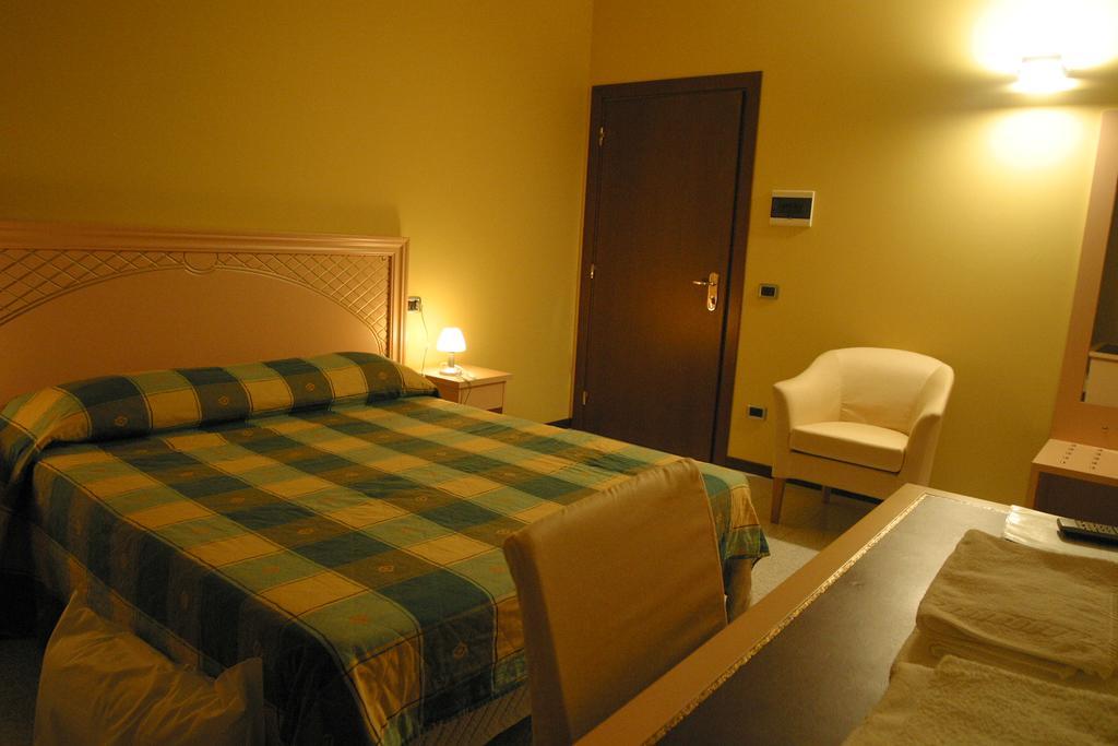 Aquamaris Otel Sala Baganza Dış mekan fotoğraf
