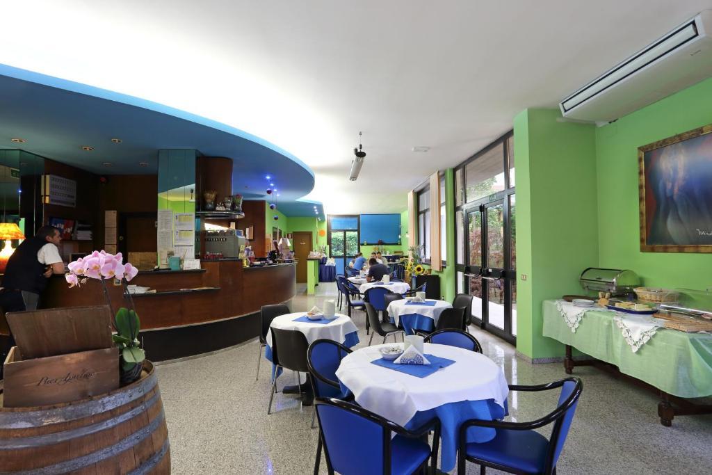 Aquamaris Otel Sala Baganza Dış mekan fotoğraf