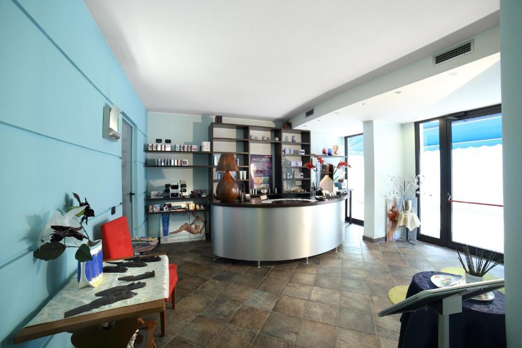 Aquamaris Otel Sala Baganza Dış mekan fotoğraf