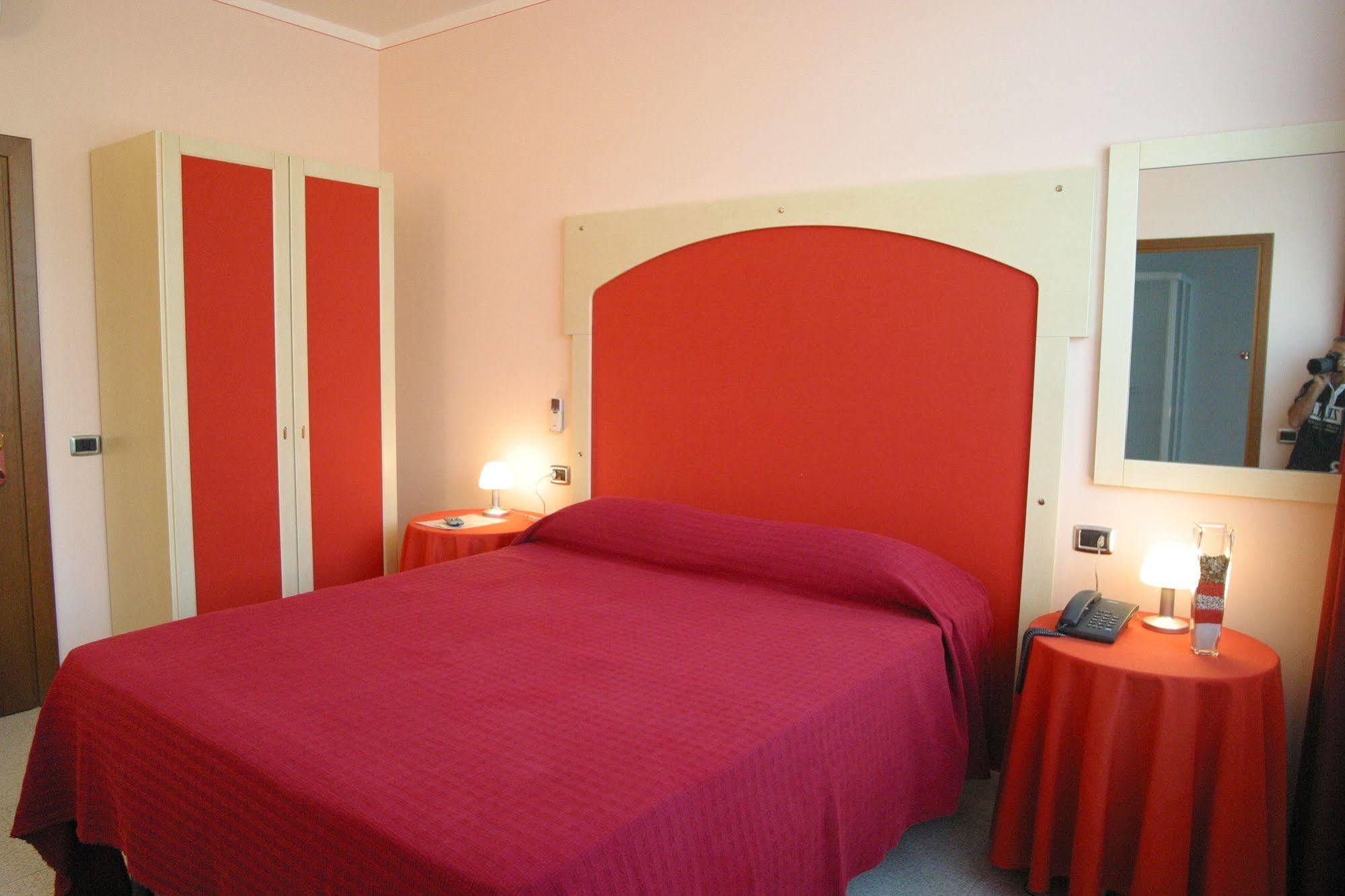 Aquamaris Otel Sala Baganza Dış mekan fotoğraf